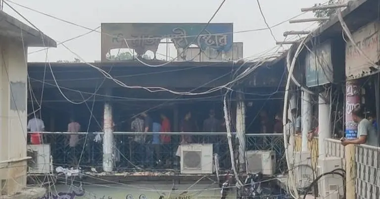 চাঁপাইনবাবগঞ্জের নিউ মার্কেটে আগুন